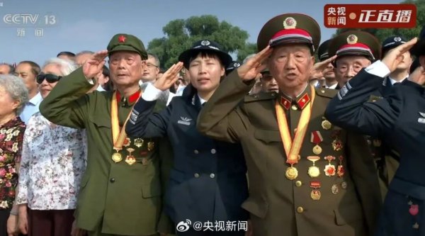 锦富优配 今天上午的这8个瞬间，让我们热泪盈眶！